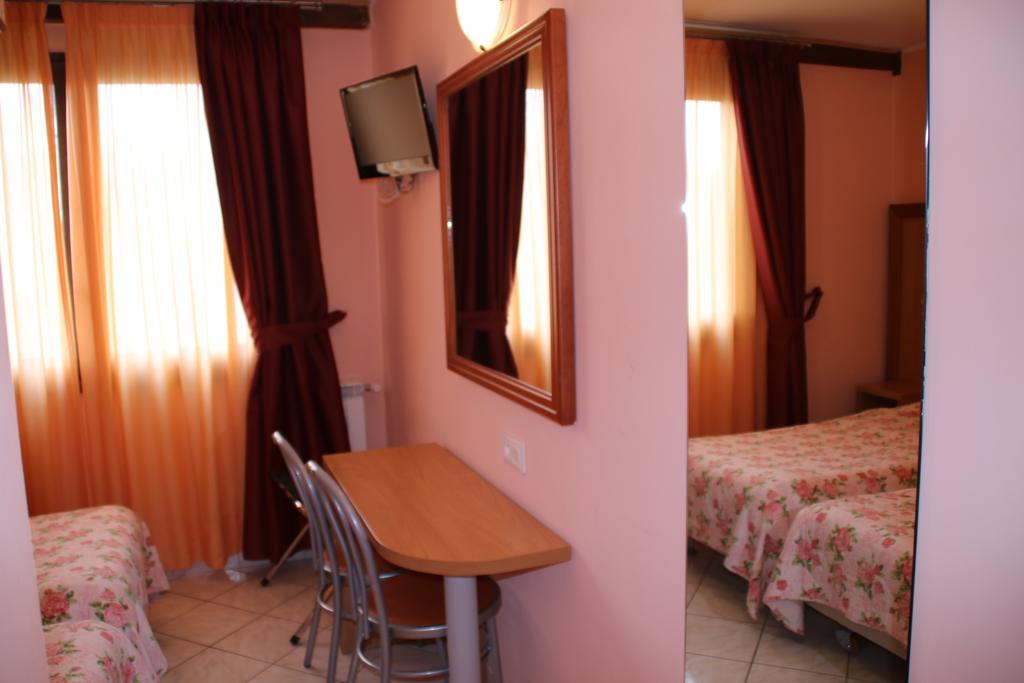 Lutetia 3*