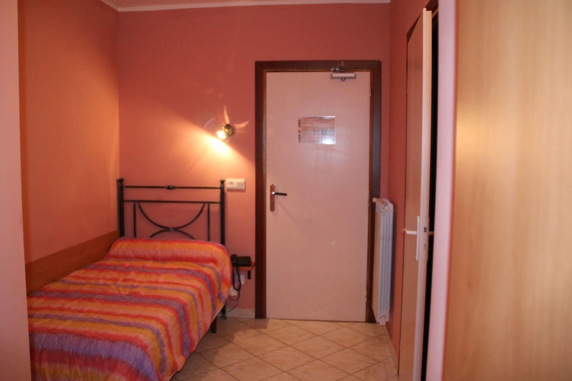 Lutetia 3*